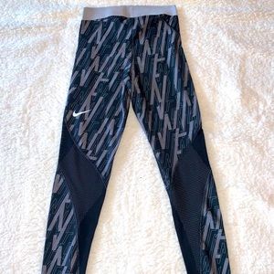 NIKE PRO Hyper Cool Mesh Leggings - Small